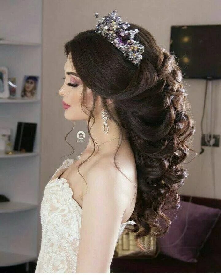 Прическа корона на длинные волосы Pin by yaquelin Meza on Fiesta Bride hairstyles, Wedding hairstyles, Long hair s