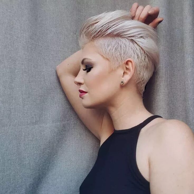 Прическа короткая женская модная фото Short Hairstyle 2018 - 197 Острые стрижки, Длинные пикси, Прически для густых во