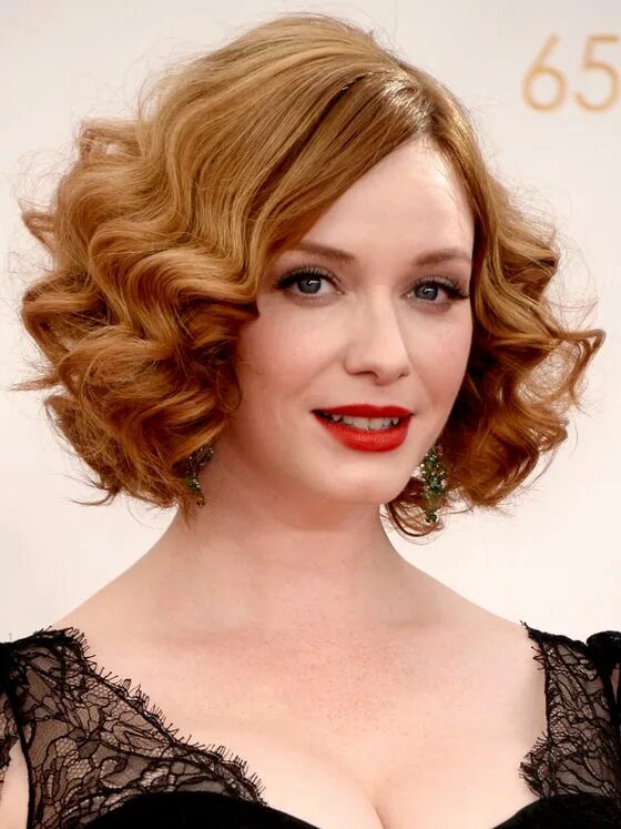 Прическа короткие волны Christina Hendricks Curly Bob Hairstyle Vintage hairstyles, Gatsby hair, Retro h