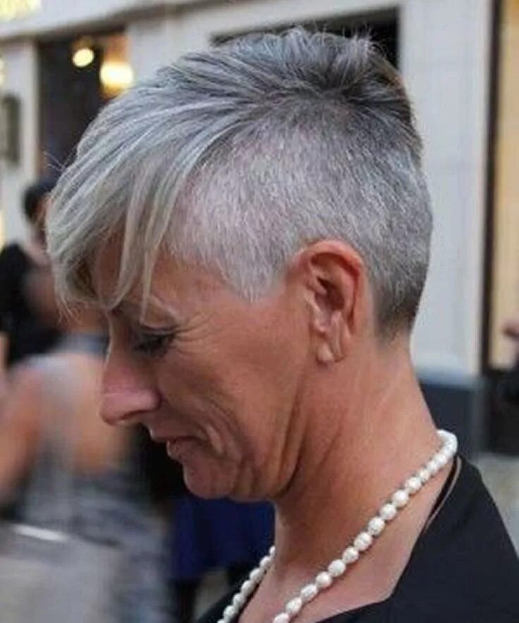 Прическа коротких волос для пожилых hairstyles for older women over 50 in 2019 Short hair styles, Medium hair styles