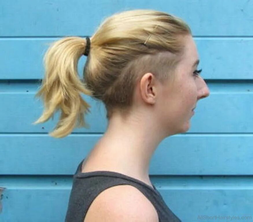 Прическа короткий хвостик женская Pin by Jen Welker on Midlife Crisis Undercut hairstyles, Undercut ponytail, Unde