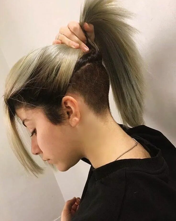 Прическа короткий хвостик женская Pin on Kapsels met een undercut 02 Undercut long hair, Undercut hairstyles, Unde