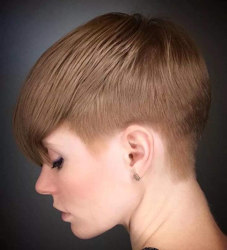 Прическа корт женская Short Pixie Haircut by @courtneyxcentrichair