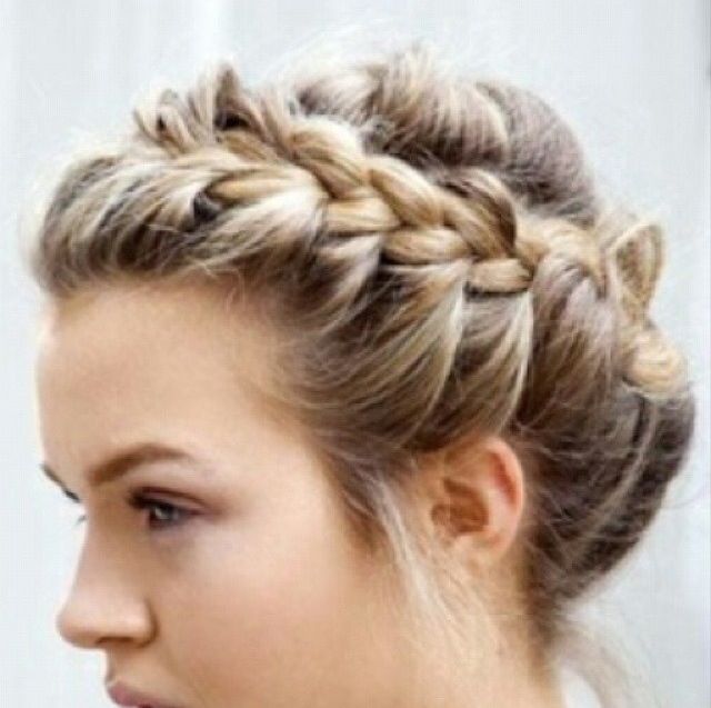 Прическа коса вокруг головы для девочки Messy french braided updo Long hair styles, Perfect hair, Short hair styles