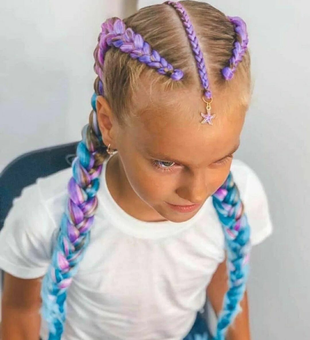 Прическа косы с канекалоном для девочки Pin on Peinados para las princesas de la casa. Kids hairstyles, Kids braided hai