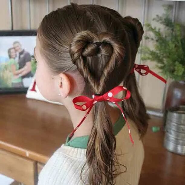 Прическа красивые хвостики для девочек Double Heart Twists Valentine's day hairstyles, Valentine hair, Little girl hair