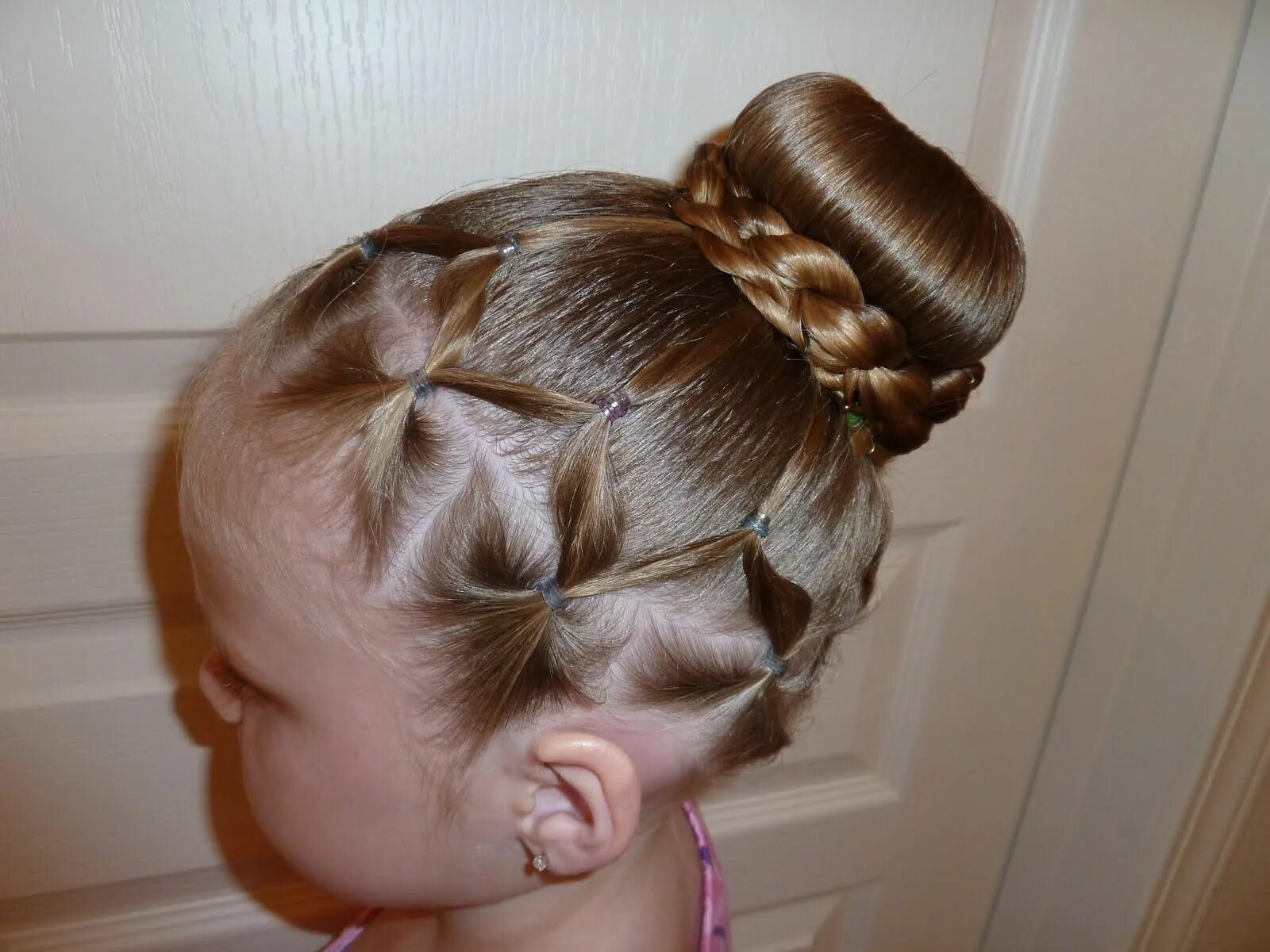 Прическа крендельки для девочки Pin on hairstyles Toddler hairstyles girl, Baby hairstyles, Toddler hair