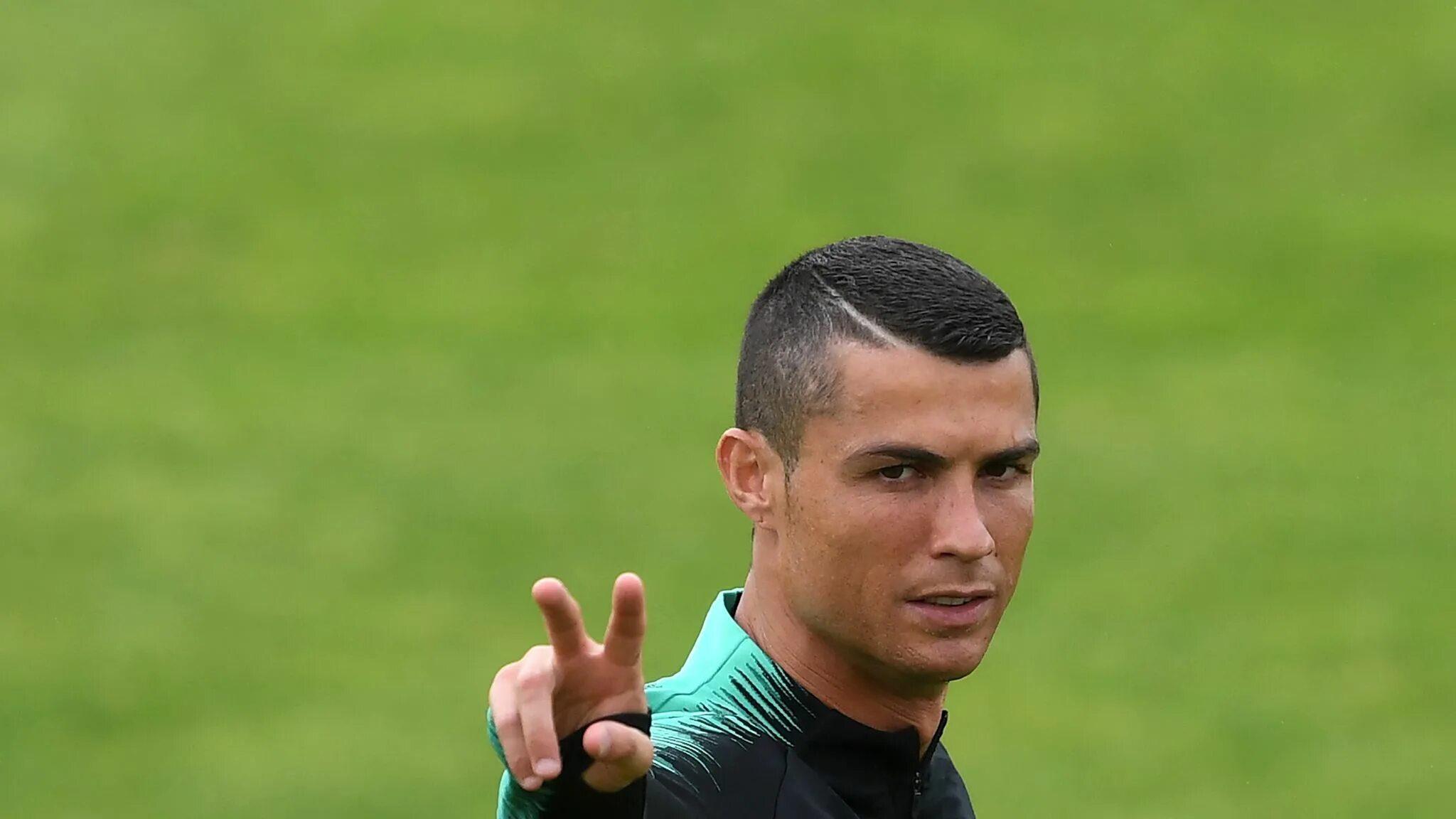 Прическа криштиану роналду Cristiano Ronaldo not bothered by Real Madrid future, says Manuel Fernandes Foot