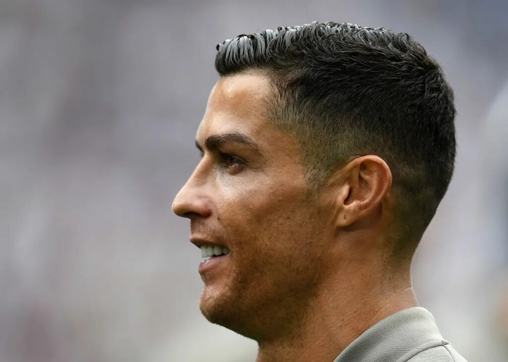 Прическа криштиану роналду Cristiano Ronaldo of Juventus looks on prior to the serie A match... Cristiano r