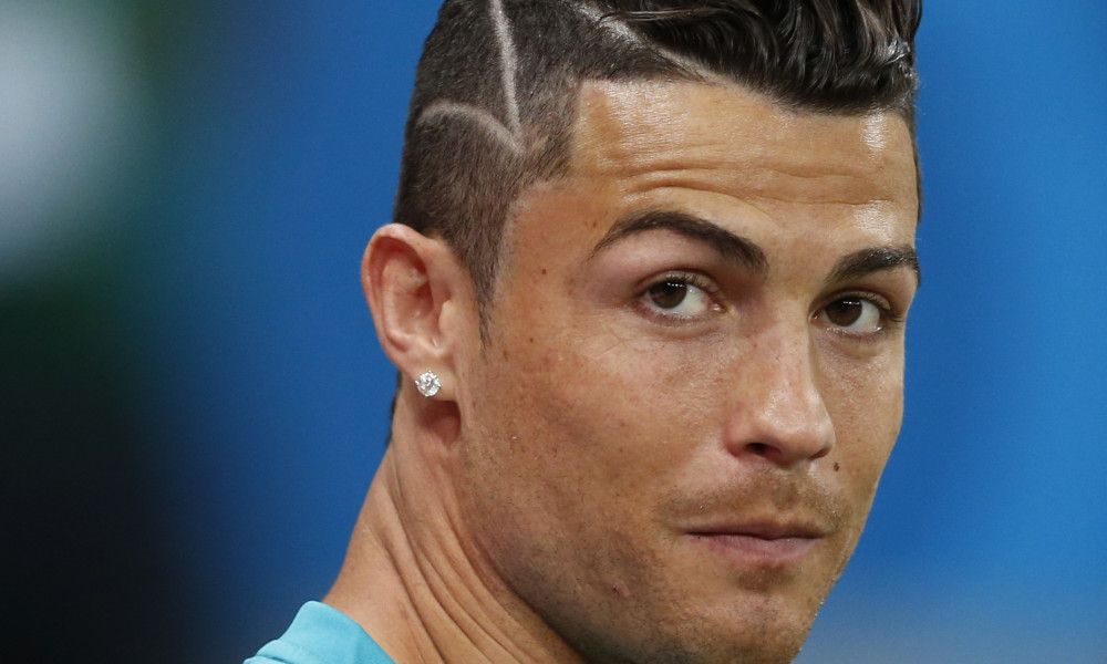 Прическа криштиану роналду в 2024 году Cristiano Ronaldo got a ridiculous haircut before playing the kris bryant haircu