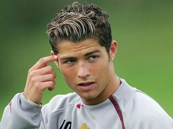 Прическа криштиану роналду в молодые годы Best CR7 Haircuts of Cristiano Ronaldo 2016 Cristiano ronaldo hairstyle, Cristia