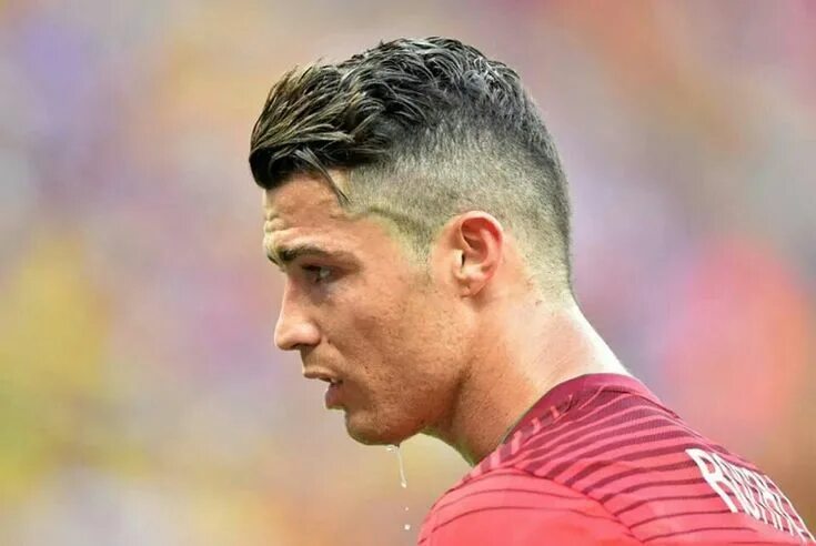 Прическа криштиану роналду в молодые годы irokesenschnitt cristiano ronaldo 2016 mit Übergang #frisuren #hairstyles #hair 