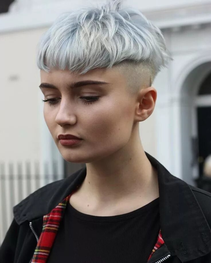 Прическа кроп короткая женская Short Bowlcut Short blonde hair, Short hair styles for round faces, Short blonde