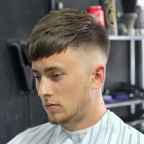 Прическа кроп мужская длинная с челкой Finished Crop + Drop Fade Mens haircuts short, Skin fade hairstyle, Fade haircut