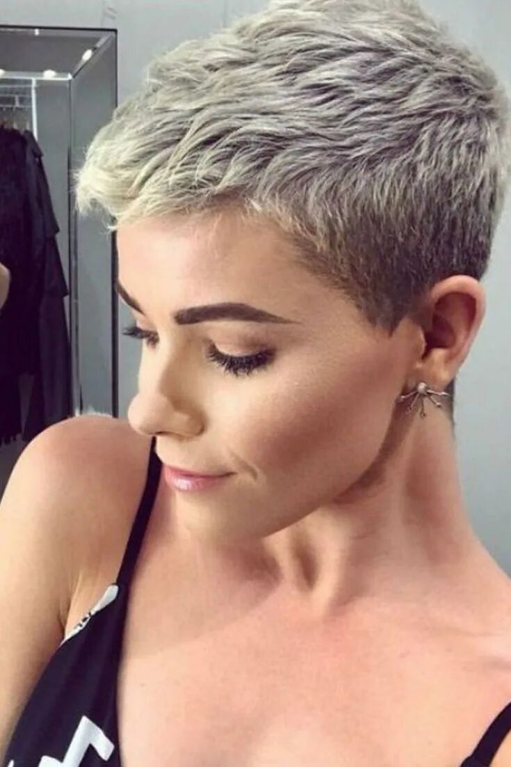 Прическа кроп женская фото Coupe cheveux courte gris Coupes de cheveux courts gris, Cheveux très courts, Ch