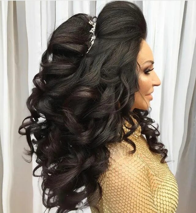 Прическа кудри Pin on I do ♡ Beauty hair makeup, Engagement hairstyles, Quince hairstyles