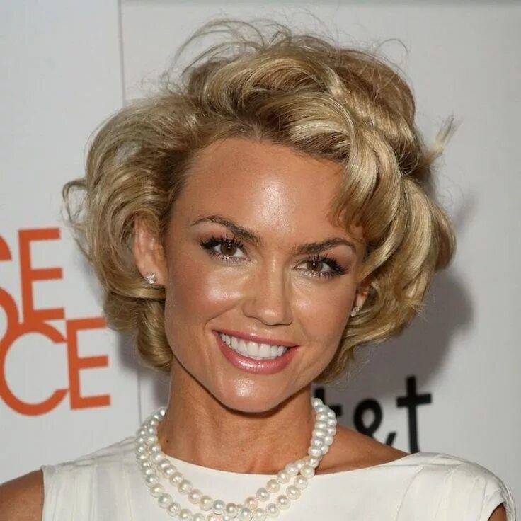 Прическа кудри на короткие волосы женские Favorite lists Kelly carlson, Oval face hairstyles, Hair styles