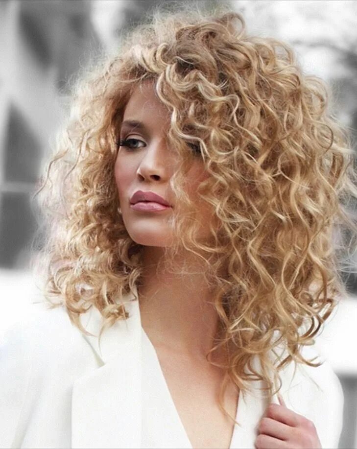 Прическа кудряшки Pin en short curly hairstyles