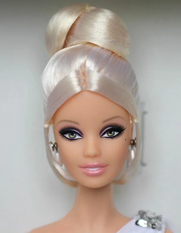 Прическа кукле фото Pinch of Platinum Barbie, BC.com exclusive 2011 Barbie doll hairstyles, Barbie h