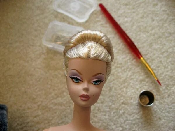 Прическа кукле фото An Updo Hair Tutorial Inside the Fashion Doll Studio Fix doll hair, Doll hair re