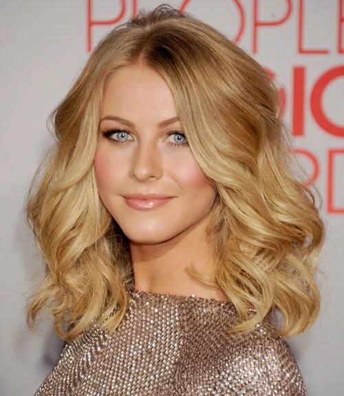 Прическа легкие локоны на средние Stylish Hairstyles for Wavy Hair Aelida Golden blonde hair color, Hair lengths, 