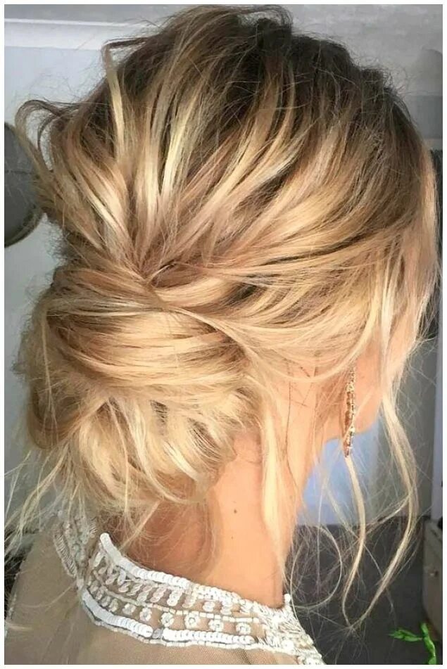 Прическа легкий беспорядок 25 Chic Bridesmaids' Hairstyles For Medium Length Hair Messy hairstyles, Wedding