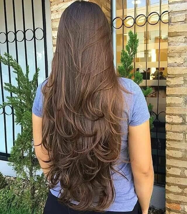 Прическа лестница на длинные волосы Cabelos Long hair styles, Long layered hair, Long layerd hair