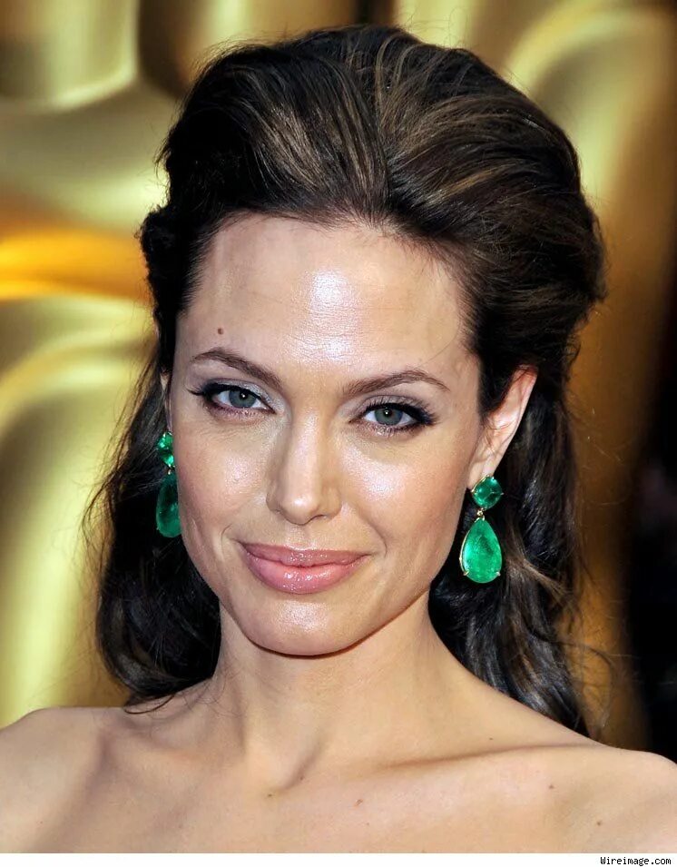 Прическа лоб фото Oscars Makeup: Get Angelina Jolie's Look - StyleList Oscar hairstyles, Angelina 