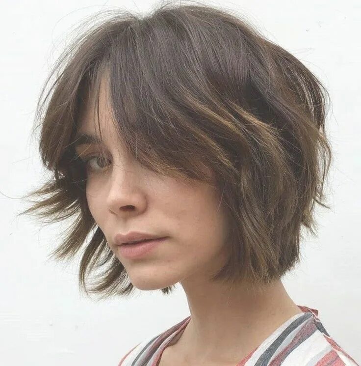 Прическа лохматый боб фото Short Shaggy Bob with Bangs Thick hair styles, Short bob hairstyles, Haircut for