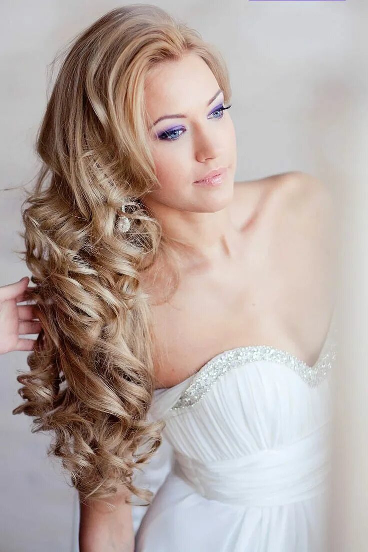 Прическа локоны на бок на длинные Half Up Half Down Wedding Hairstyles: Top Looks + Expert Tips Wedding hair down,