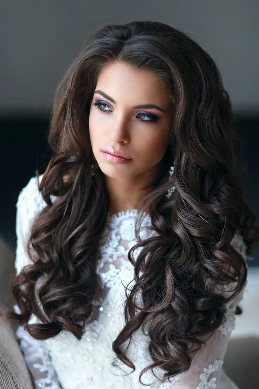 Прическа локоны на длинные Свадебные прически и макияж, фото и цены Long hair wedding styles, Long hair sty