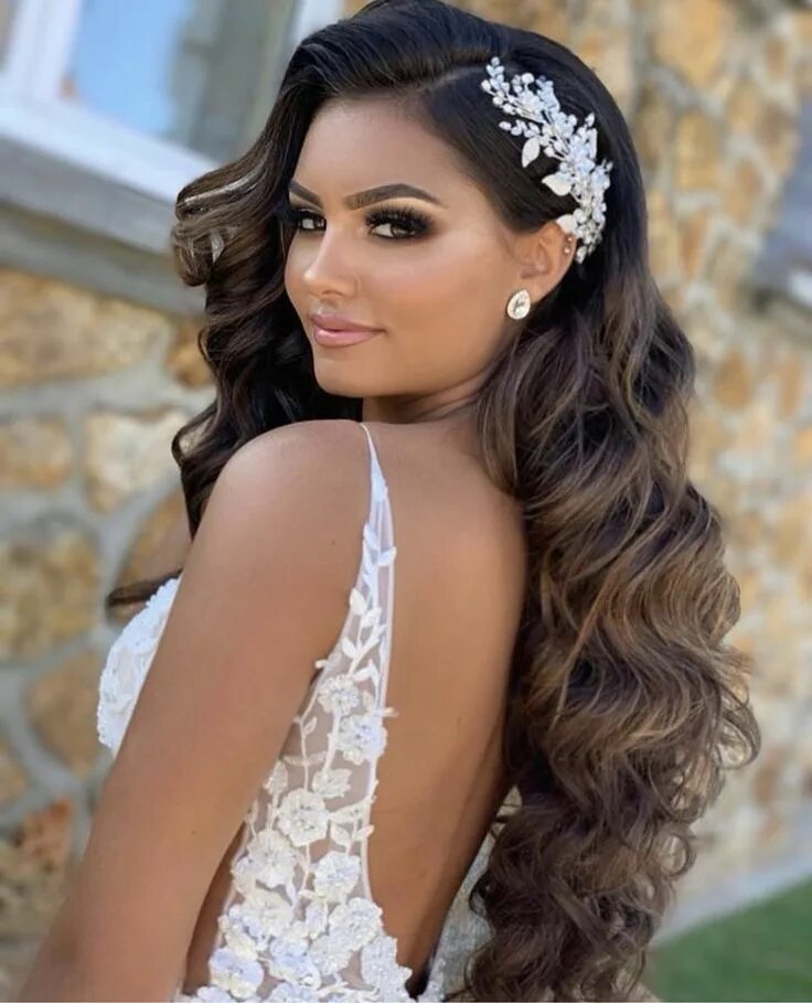 Прическа локоны на средние волосы на свадьбу Pin by Ashley Green on Wedding Bridal hair down, Bridal hair and makeup, Wedding