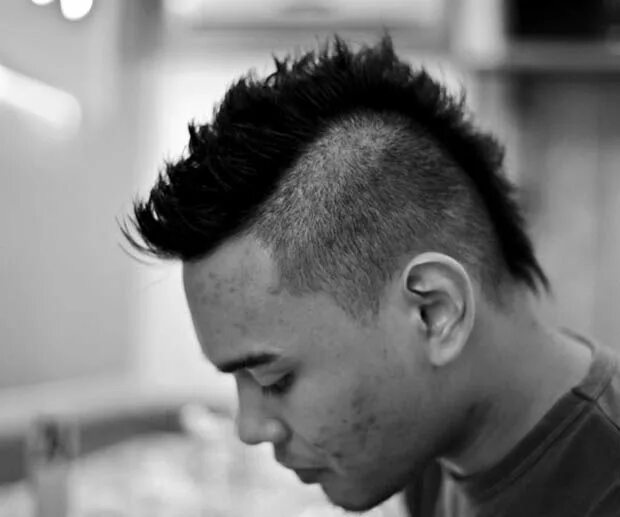 Прическа м Ask a Hairstylist: The Best Men’s Haircuts for Thick, Coarse Hair Mohawk hairsty