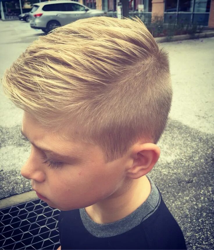 Прическа мальчик бок фото Back to school cut is perfect! Kids hair cuts, Boy hairstyles, Kids hairstyles