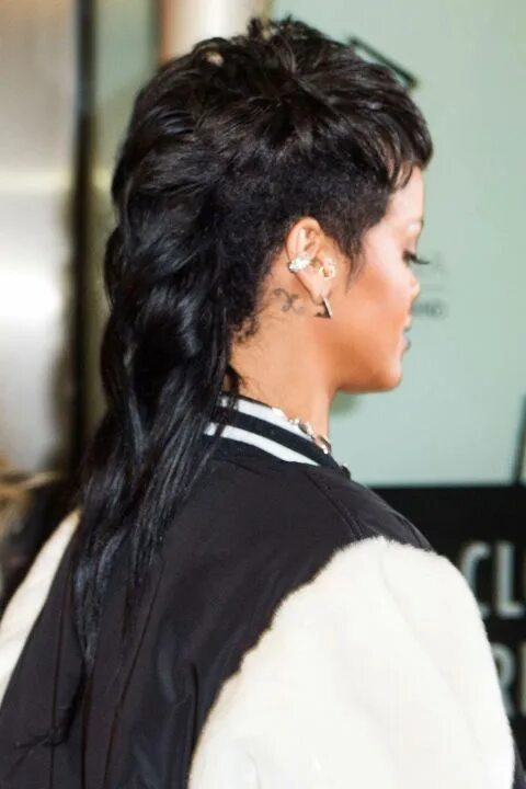 Прическа маллет женская Rihanna's Most Iconic Hair Looks Rihanna short hair, Rihanna hairstyles, Hair lo