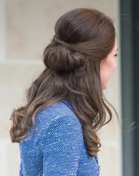 Прическа мальвина Catherine Duchess of Cambridge hair detail visits Ronald McDonald House Evelina 