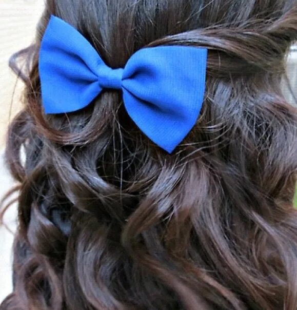 Прическа мальвина для девочки на длинные nice hair... love the bow Hair designs, Straighten hair without heat, Hair style