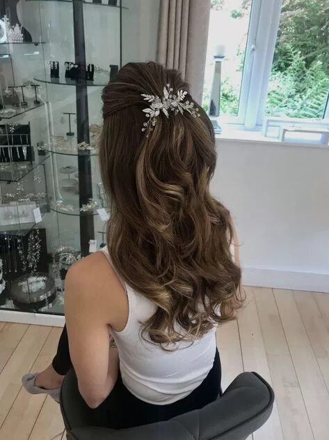 Прическа мальвинка на длинные волосы с локонами Glamorous Half Up Half Down Hairstyles with Rhinestones