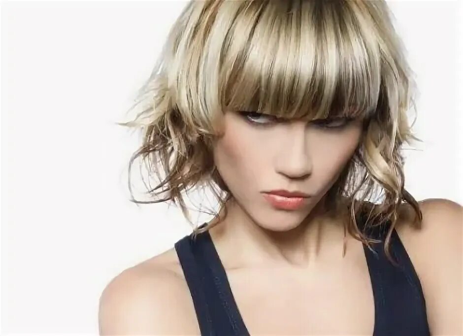 Прическа мелированные волосы Bob with bangs Hair highlights, Brown hair with highlights, Curly hair with bang