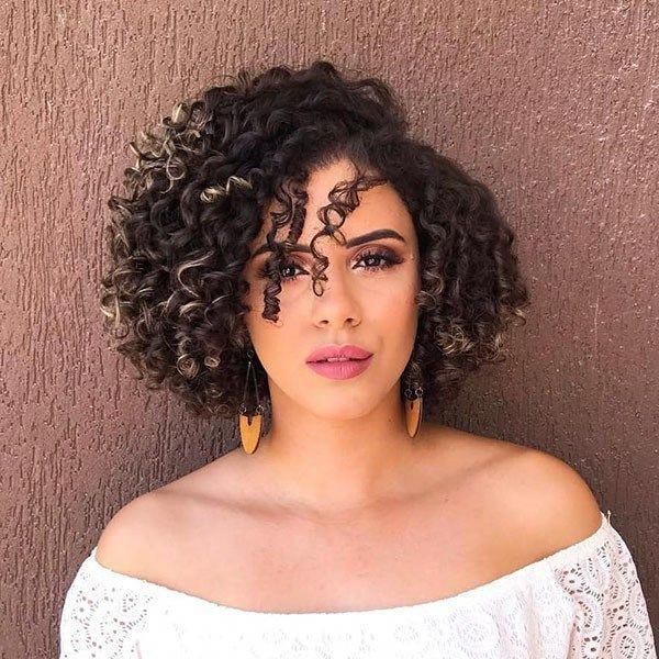 Прическа мелкие кудри на средние волосы Best Short Curly Hair Ideas in 2019 - The UnderCut #curlyhaircut Short curly hai