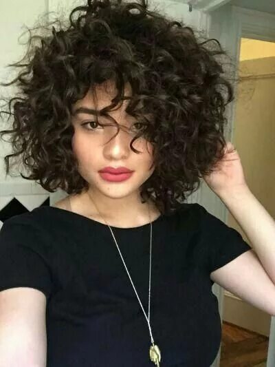 Прическа мелкие кудряшки на средние волосы Pin by Incognito on Curly Locks Thick hair styles, Short hair styles, Curly hair