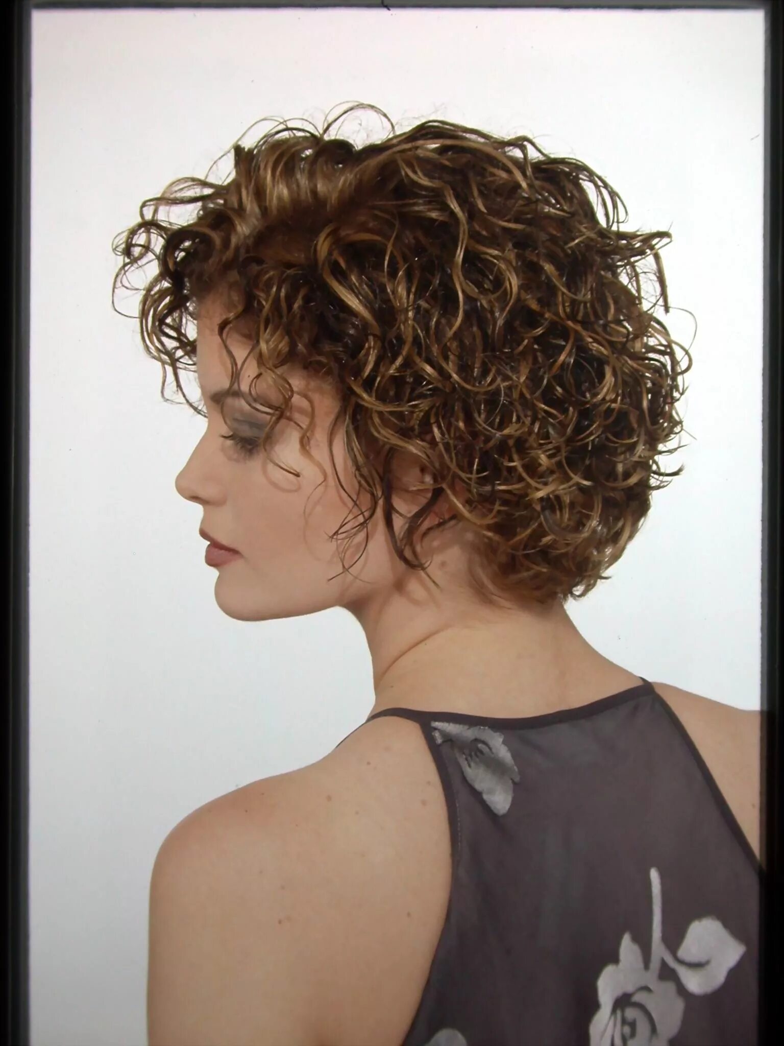 Прическа мокрая химия на короткие волосы Photo Shoot Haircuts for curly hair, Short curly haircuts, Curly hair photos