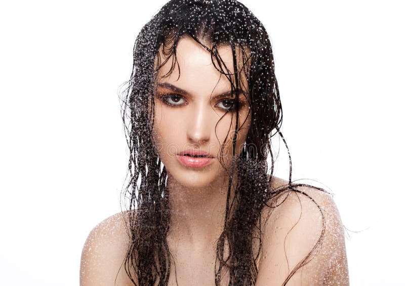 Прическа мокрые волосы Beauty Woman with Wet Hair and Natural Makeup Stock Image - Image of brunette, g