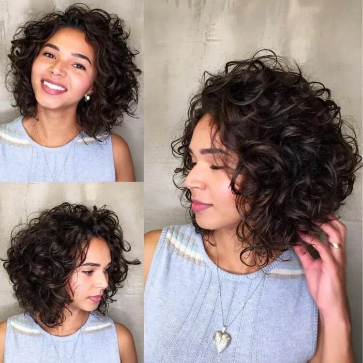 Прическа мокрые волосы на каре Carré plongeant bouclé - la coupe à adopter ! Bob haircut curly, Curly bob hairs