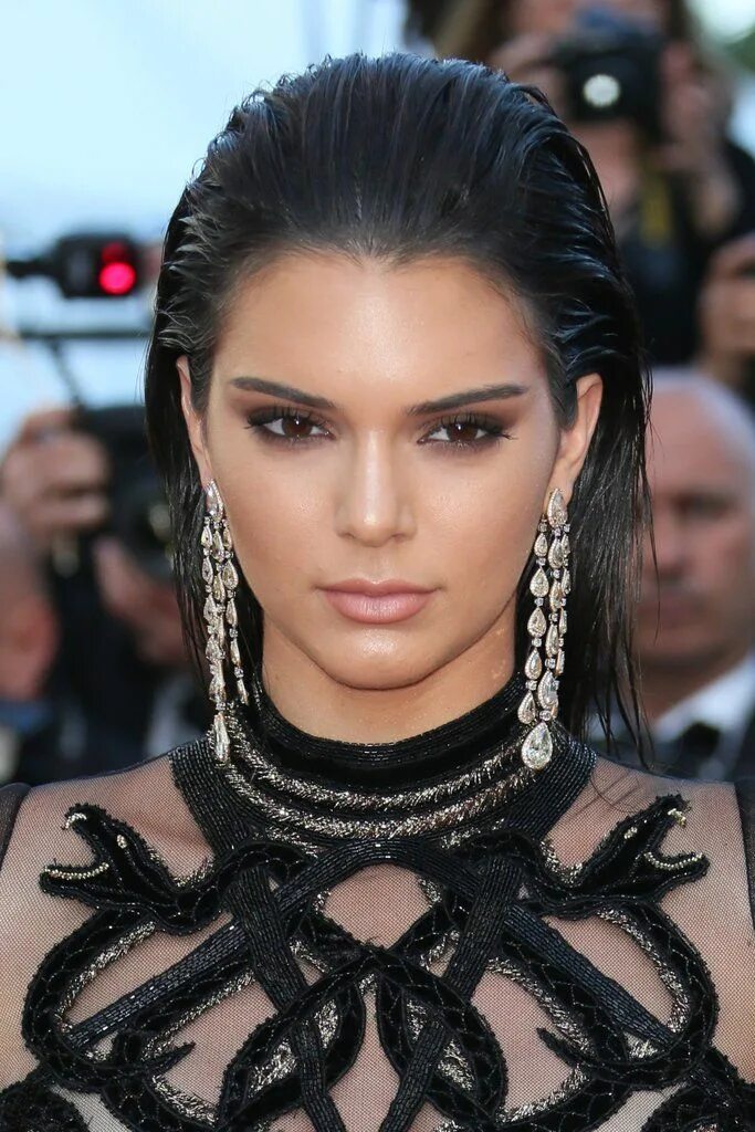 Прическа мокрый эффект From Artists to Athletes, Kendall Jenner's Dating History Is Star-Studded Acconc