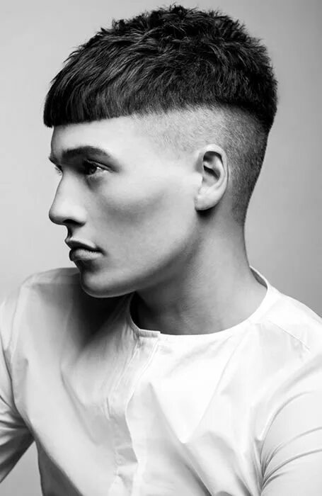 Прическа молодежная мужская 30 Sharp Fade Hairstyles For Men FashionBeans Crop haircut, Mens haircuts fade, 