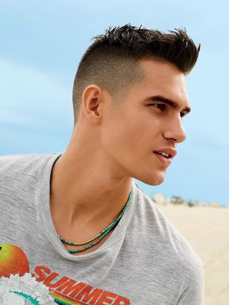 Прическа молодежная мужская The Two-In-One Summer Haircut That Every Guy Can Pull Off Mens haircuts short, S