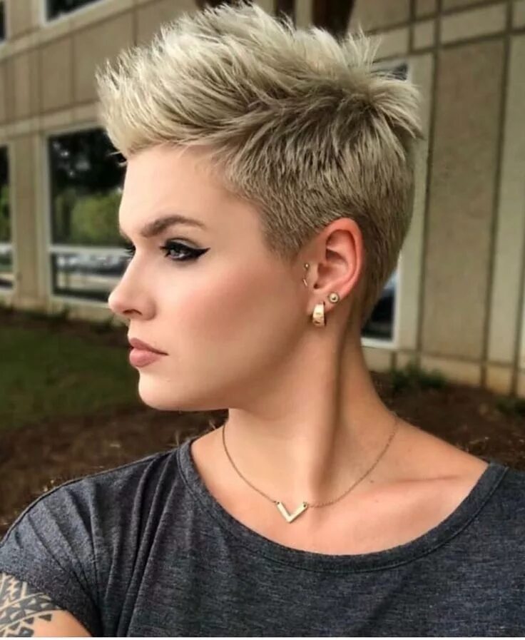 Прическа молодежная женская на короткие волосы Pin by Birgit S on Frisur Short spiked hair, Short hair haircuts, Very short hai