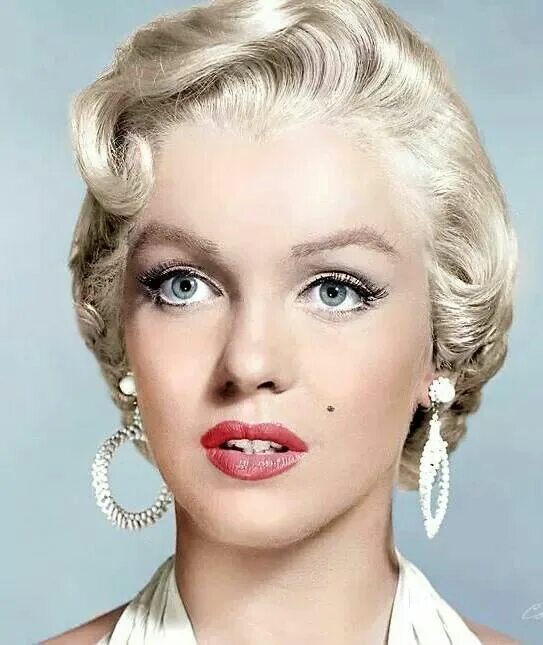 Прическа монро фото Pin by Paula Morgado Jorge on Marilyn Monroe Marilyn monroe plastic surgery, Mar