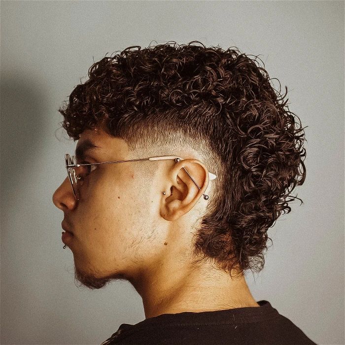 Прическа mullet мужская Burst Fade Mullet: 37 Styles for the Classic Man Fade haircut curly hair, Curly 